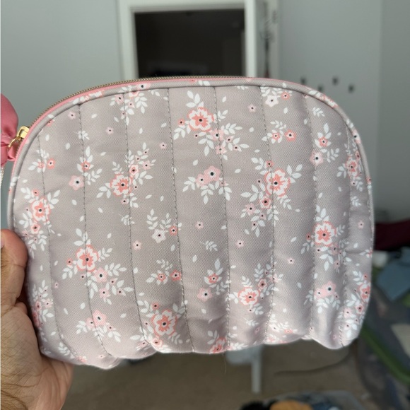 Floral Quilted Cosmetic Bag - Picture 2 of 4